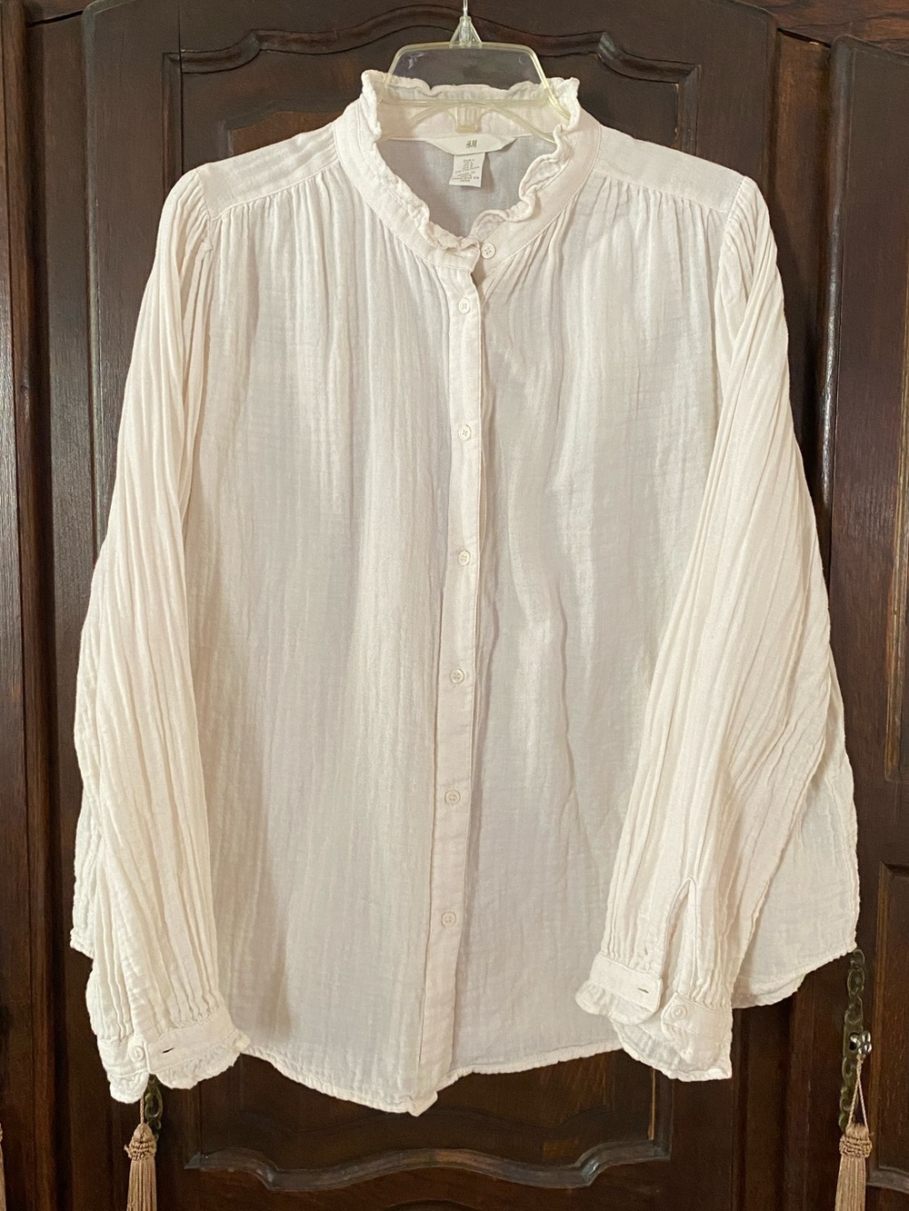 Cotton gauze ruffle collar button front long sleeve ivory blouse H&M L bust ≈ 23